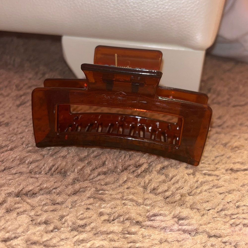 clear brown  claw clip